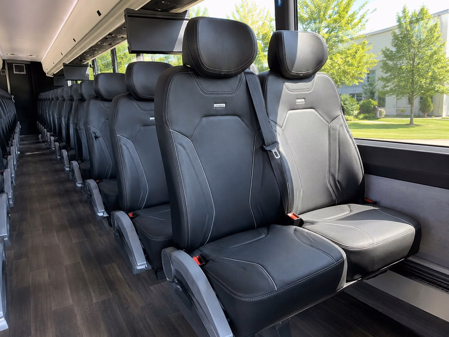 fan bus rentals to chicago sports venues from kenosha